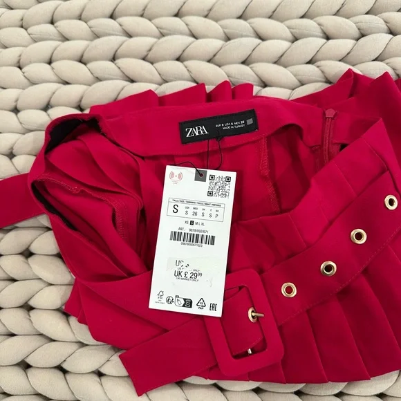 Zara Hot Pink Pleated Mini Skirt with Buckle Details - Picture 4 of 4